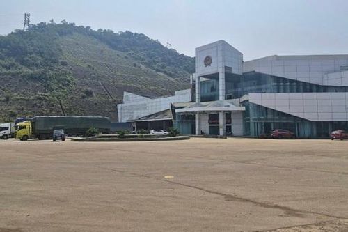 Hà Tĩnh: vì sao phương tiện vận tải qua cửa khẩu Cầu Treo sụt giảm?