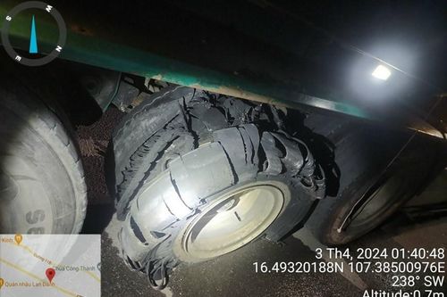 Loạt ôtô nổ lốp trên cao tốc Cam Lộ-La Sơn: không thể tưới nước giảm nhiệt