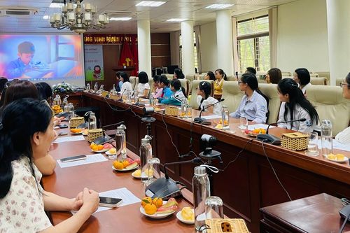 Lan tỏa niềm đam mê đọc sách đến các em học sinh