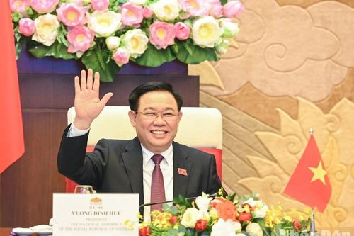 Chủ tịch Quốc hội Vương Đình Huệ điện đàm với Chủ tịch Thượng viện Campuchia Samdech Techo Hun Sen