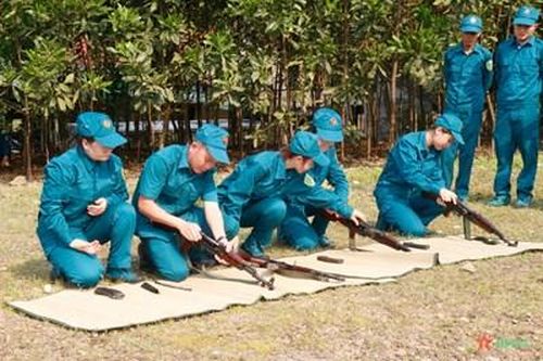 Nghệ An: Chiến sĩ 'sao vuông' vượt nắng say sưa huấn luyện