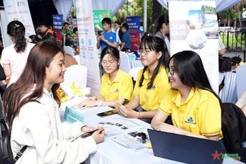 Hơn 1.000 nhân lực được tuyển dụng từ sàn giao dịch việc làm du lịch