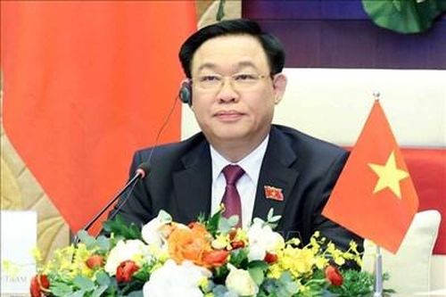 Chủ tịch Quốc hội Vương Đình Huệ điện đàm với Chủ tịch Thượng viện Campuchia