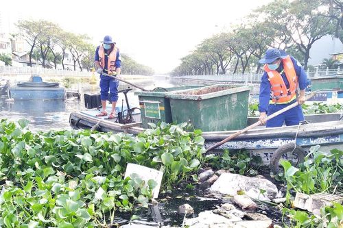 Ban hành đơn giá mới trong công tác vớt rác trên sông, kênh, rạch