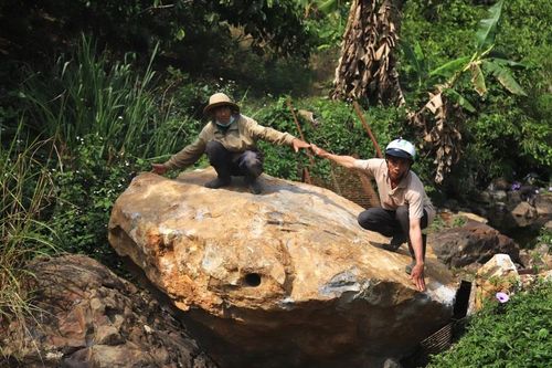 Nổ mìn khai thác đá ảnh hưởng đời sống người dân