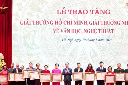 Điều kiện xét tặng 'Giải thưởng Hồ Chí Minh' 'Giải thưởng Nhà nước' về văn học, nghệ thuật