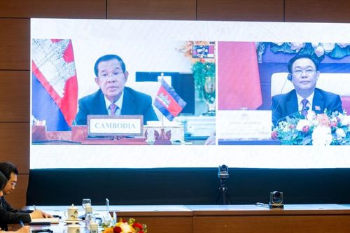 Chủ tịch Quốc hội Vương Đình Huệ điện đàm với Chủ tịch Thượng viện Campuchia Hun Sen