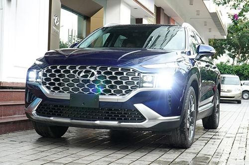 Hyundai SantaFe được giảm giá 'kép' tới cả trăm triệu đồng