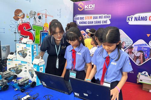 Hơn 1.000 học sinh tiểu học tại TPHCM hào hứng tham gia Ngày hội giáo dục STEM