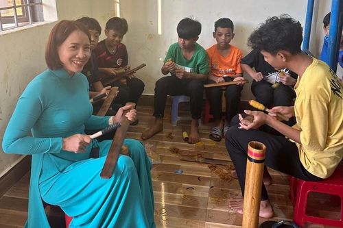 Truyền dạy văn hóa cồng chiêng trong trường học