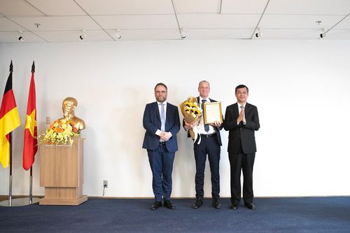 GS Rene Thiele được bổ nhiệm làm Hiệu trưởng Trường Đại học Việt Đức