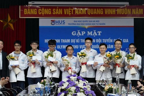 Đội tuyển Olympic quốc tế có 10 học sinh Trường THPT chuyên Khoa học Tự nhiên