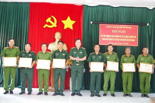 Rút kinh nghiệm và khen thưởng các tập thể, cá nhân có thành tích trong phát hiện ma túy trôi dạt vào bờ biển Tiền Giang