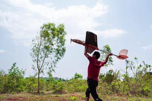 Phe nổi dậy tấn công thủ đô Myanmar bằng máy bay không người lái