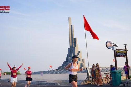 Runner Đào Thu Hiền: 'Nhiều người sẽ tìm đến Phú Yên nhờ hiệu ứng tuyệt vời của Tiền Phong Marathon'