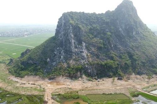 Cận cảnh danh thắng quốc gia Lèn Hai Vai bị 'đào nhầm' hàng trăm khối đất đá