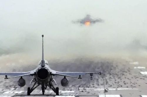Nga hợp lực bộ đôi vũ khí lừng danh đối đầu chiến cơ F-16 của Ukraine