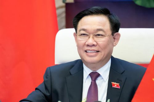 Chủ tịch Quốc hội điện đàm với tân Chủ tịch Thượng viện Campuchia Hun Sen