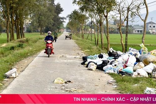 Rác thải sinh hoạt ùn ứ ở Thạch Khê gây ô nhiễm môi trường
