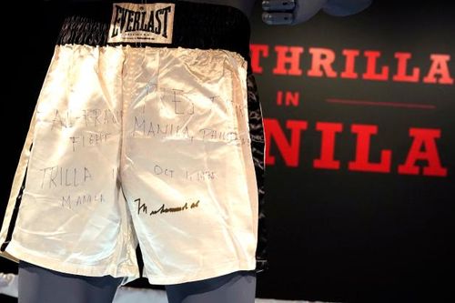 Bán đấu giá trang phục thi đấu của võ sĩ huyền thoại Muhammad Ali