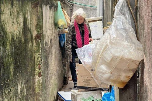 Vì sao cụ bà sống trong biệt thự chục tỷ ở Hà Nội vào trung tâm bảo trợ?