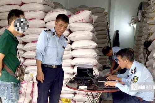 Hà Nội: 6 cơ sở kinh doanh gạo có dấu hiệu giả mạo thương hiệu