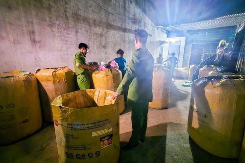 Lâm Đồng: Thu giữ 2.300 mũ bảo hiểm giả