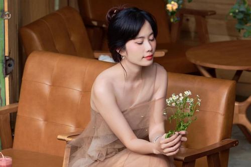 Nam Em khoe nhan sắc thăng hạng hậu ồn ào