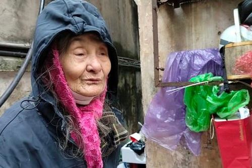 Bà lão có nhà biệt thự tiền tỷ ở Hà Nội đi xin tiền không trở về được đưa vào trung tâm bảo trợ xã hội