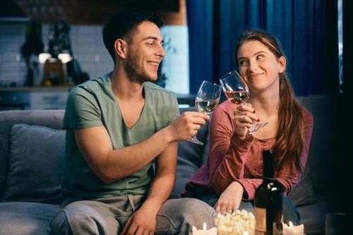 Nghiên cứu: Vợ nhậu cùng chồng giúp hôn nhân hạnh phúc và cả hai cùng sống lâu hơn?