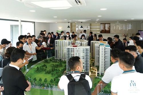 Bắt tín hiệu phục hồi, sàn giao dịch bất động sản vào cuộc đua tuyển môi giới
