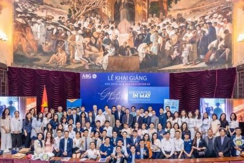 100 suất học bổng cho các lãnh đạo trẻ tương lai