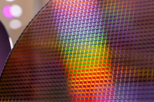 Vì sao các 'gã khổng lồ' ngành chip phải nhanh chân mở rộng thị trường?