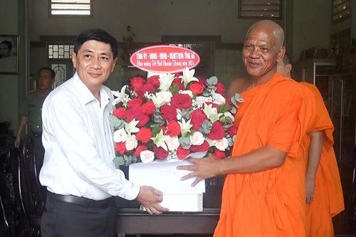Thăm, chúc Tết Chol Chnam Thmay tại chùa KalBopRuk