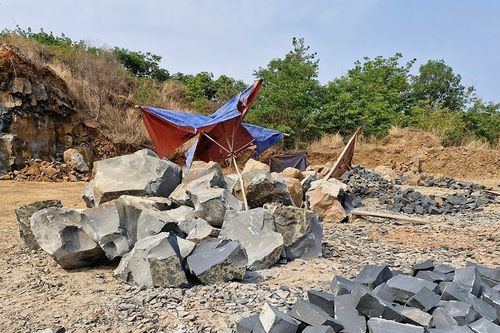 Khẩn trương xác minh, xử lý việc khai thác đá trái phép tại Ia Dom