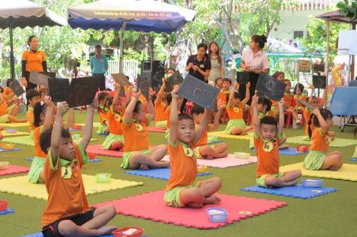 Trường Mầm non Họa Mi Nha Trang: Tổ chức Hội thi 'Rung chuông vàng - Bé làm quen Tiếng Việt và Toán'
