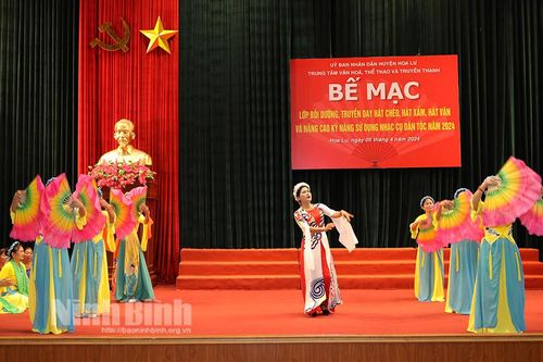 Hoa Lư bế mạc lớp bồi dưỡng, truyền dạy hát Chèo, hát Xẩm, hát Văn và nâng cao kỹ năng sử dụng nhạc cụ dân tộc