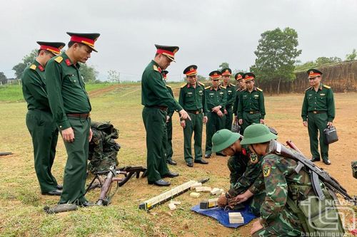Tư lệnh Quân khu 1 kiểm tra công tác huấn luyện của Bộ Chỉ huy Quân sự tỉnh