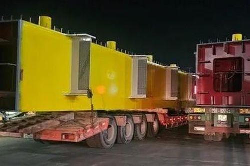 Phạt hành chính, tước quyền sử dụng giấy phép lái xe 2 tài xế và chủ phương tiện chở hàng siêu trọng