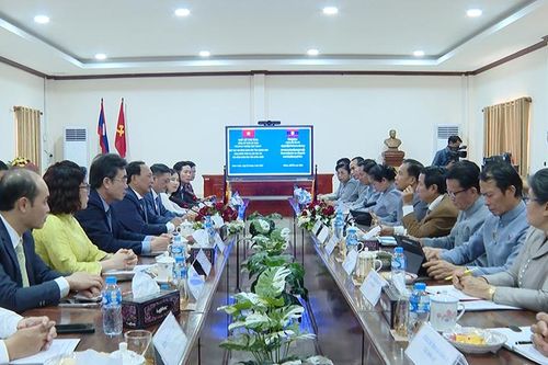 Hội đàm trao đổi kinh nghiệm giữa HĐND tỉnh Quảng Bình và tỉnh Khăm Muồn (Lào)