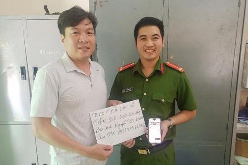 Trung úy Công an xã trả lại 350 triệu đồng bị chuyển nhầm vào tài khoản