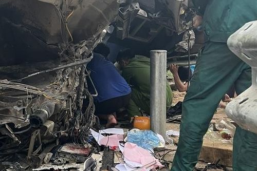 Công an xã cùng CSGT cứu 3 người bị nạn trong vụ tai nạn giao thông