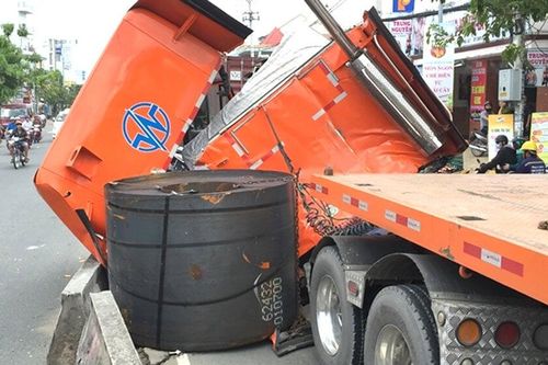 Cuộn thép lại rơi, bao nhiêu người chết nữa cơ quan chức năng mới để mắt?