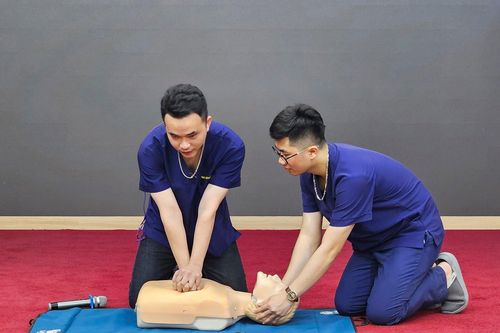Bác sĩ Bệnh viện Bạch Mai hướng dẫn kỹ năng sơ cứu tai nạn thường gặp