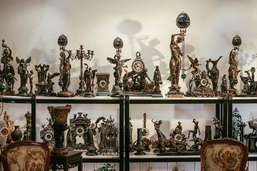 Tượng trang trí bàn làm việc và 5 ý nghĩa quan trọng