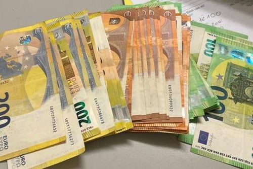 Hành khách nhận lại hơn 200 triệu đồng bỏ quên ở sân bay Nội Bài