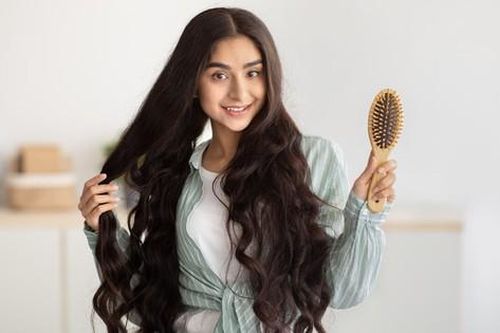 Không ngờ chải tóc sai cách cũng là một trong những nguyên nhân gây rụng tóc