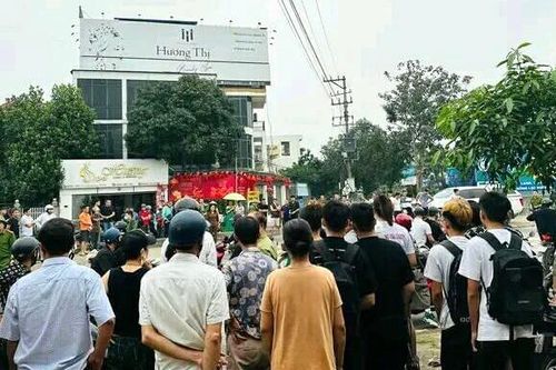 Phanh gấp khi vượt xe tải, nữ sinh tử vong thương tâm