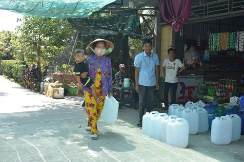 Hạn mặn vẫn khốc liệt
