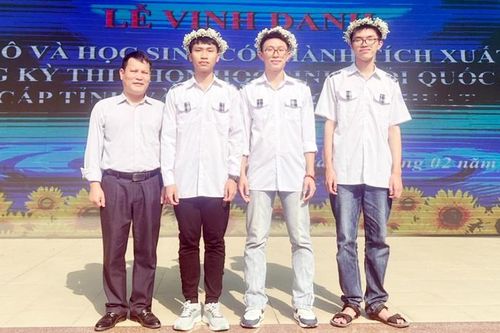 Ba học sinh được chọn vào đội tuyển Olympic khu vực và Quốc tế